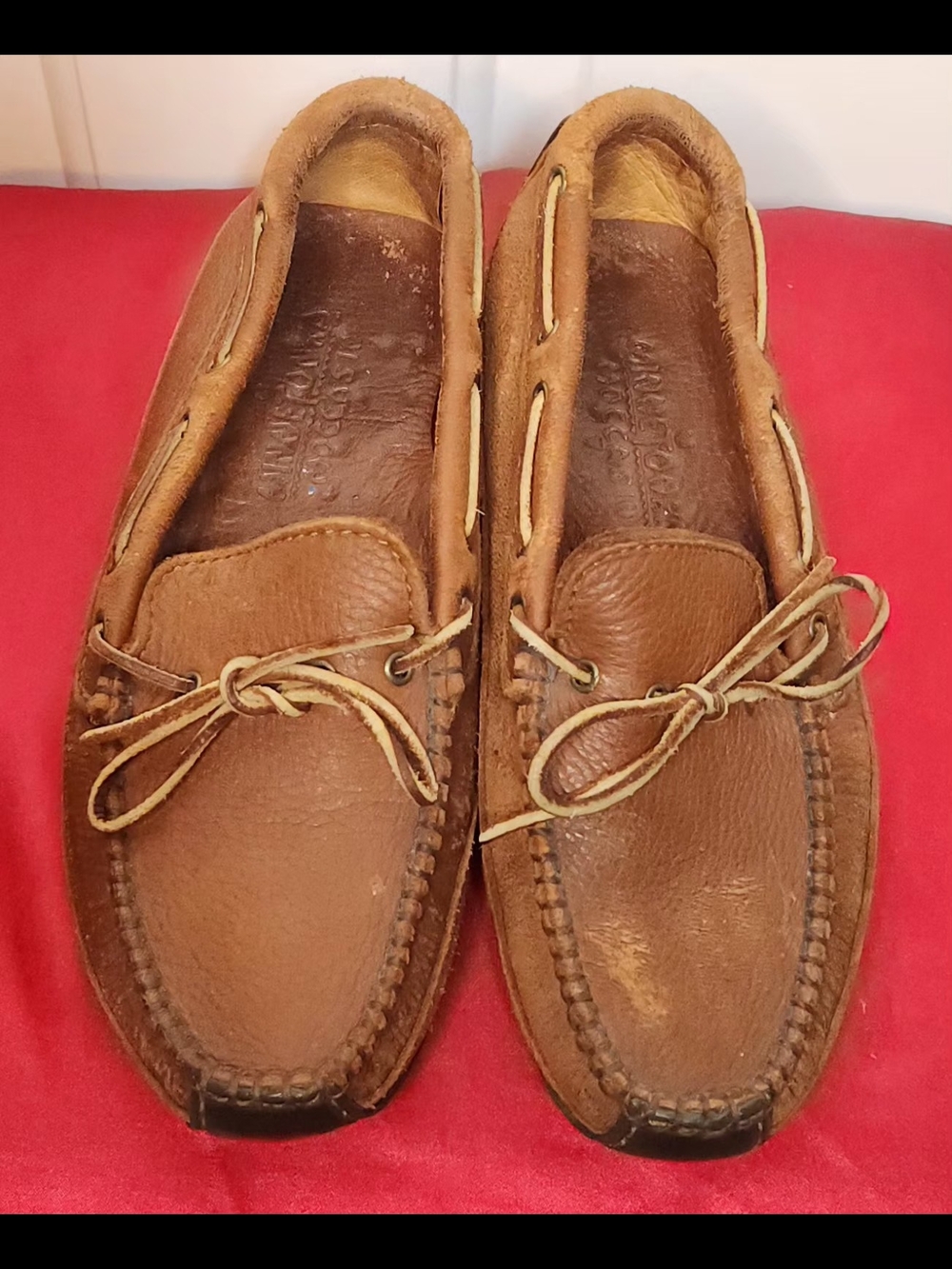 Minnetonka Men's Brown Leather Moccasin Boat Shoes Size 8.5 with Flaw -See photo